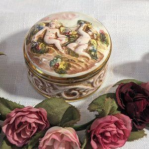 Vtg. Hand Painted Capodimonte Porcelain Trinket Box Cherubs Gold Trim **Read